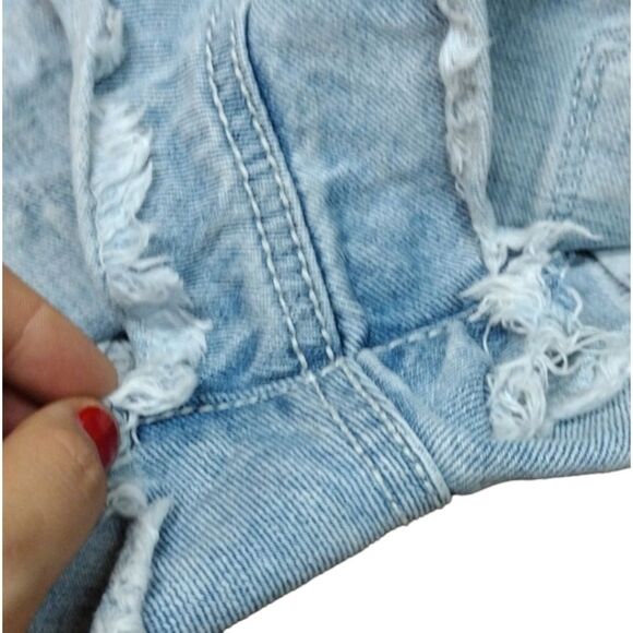 RSQ Maui High Rise Distressed Denim Shorts Size 3 (Juniors)! - Picture 9 of 14